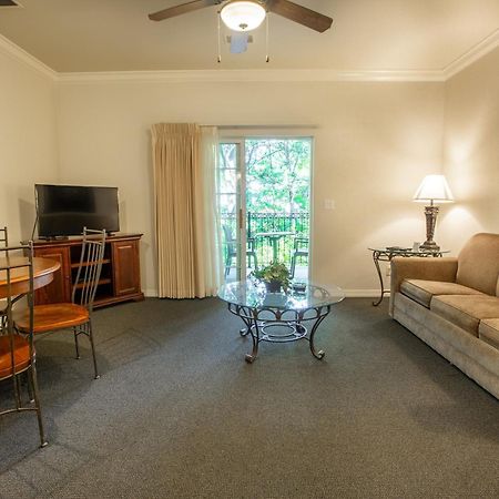 French Quarter Resort Брэнсон Экстерьер фото