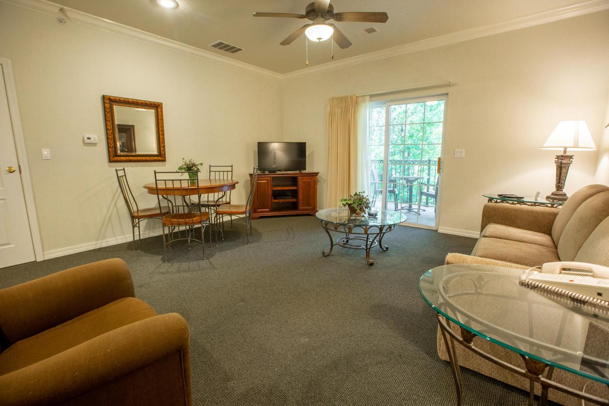 French Quarter Resort Брэнсон Экстерьер фото