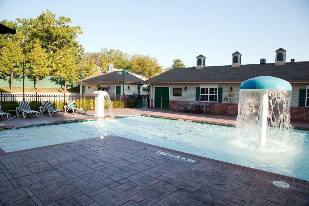French Quarter Resort Брэнсон Экстерьер фото