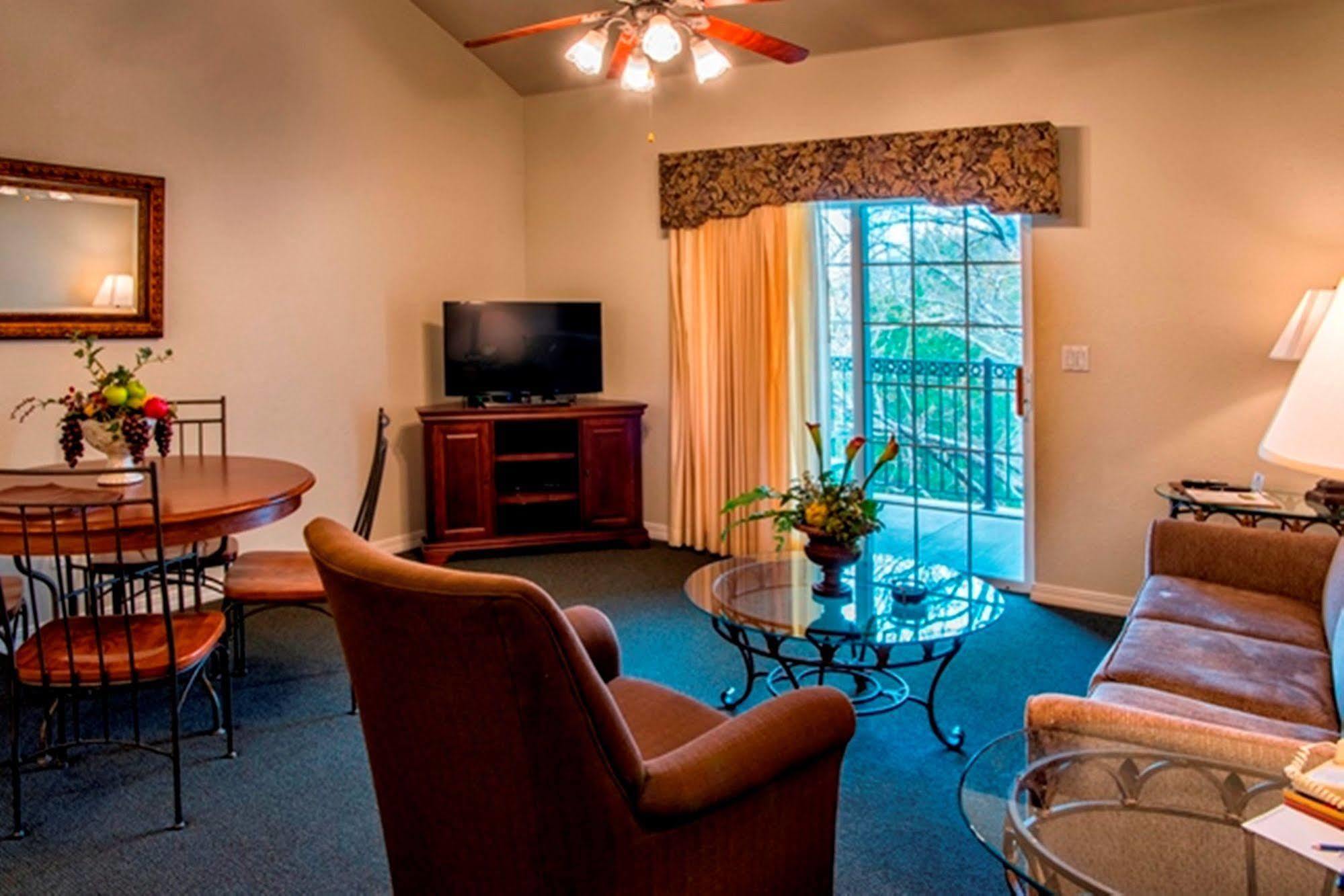French Quarter Resort Брэнсон Экстерьер фото