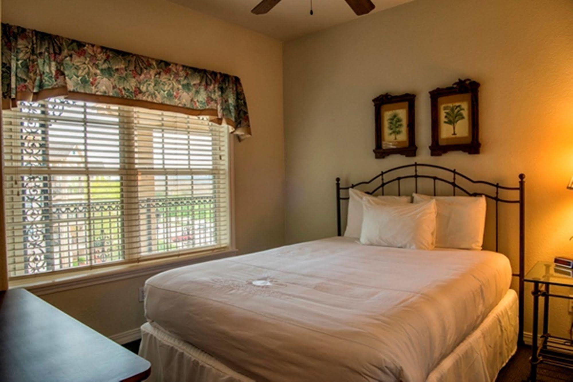 French Quarter Resort Брэнсон Экстерьер фото