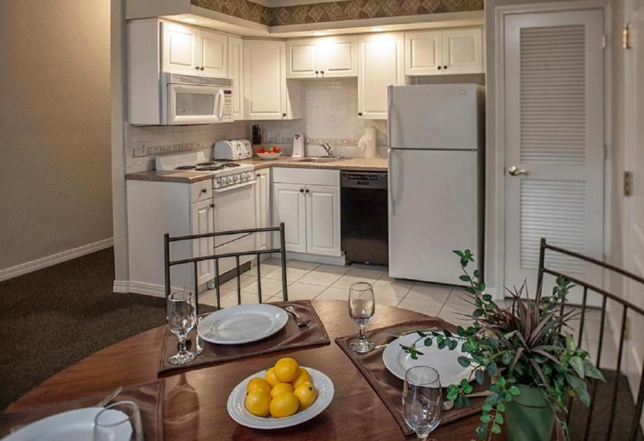 French Quarter Resort Брэнсон Экстерьер фото